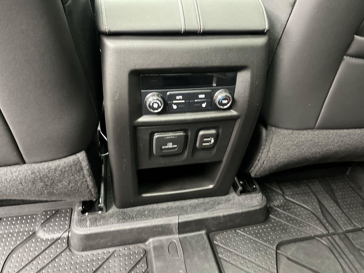 Certified 2022 Chevrolet Traverse Premier w/ Redline Edition AWD/4WD image 13