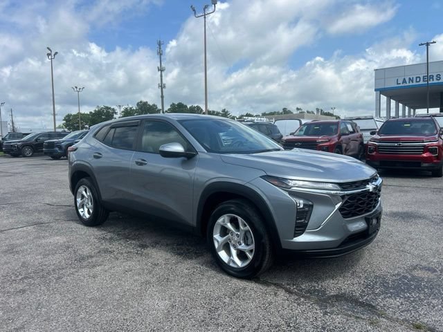 Used 2026 Chevrolet Trax LS w/ LS Convenience Package FWD image 1