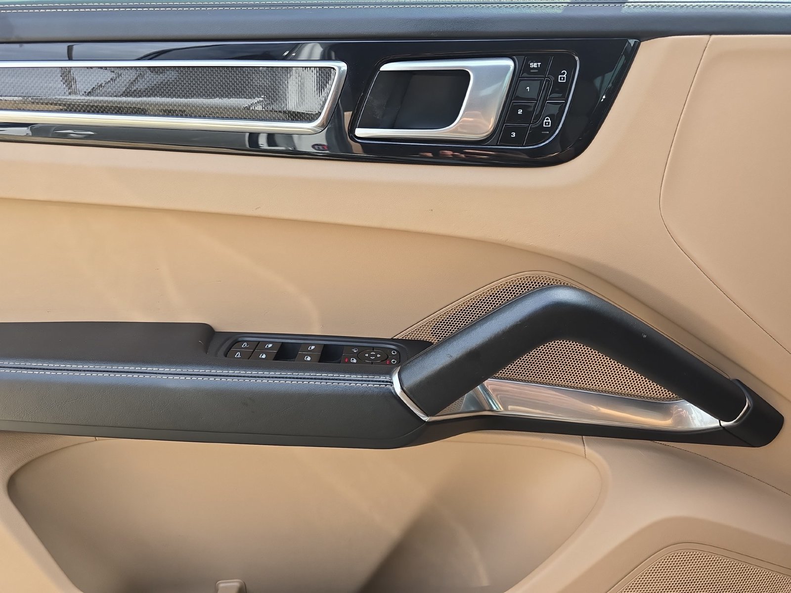 Used 2020 Porsche Cayenne Turbo AWD/4WD image 23