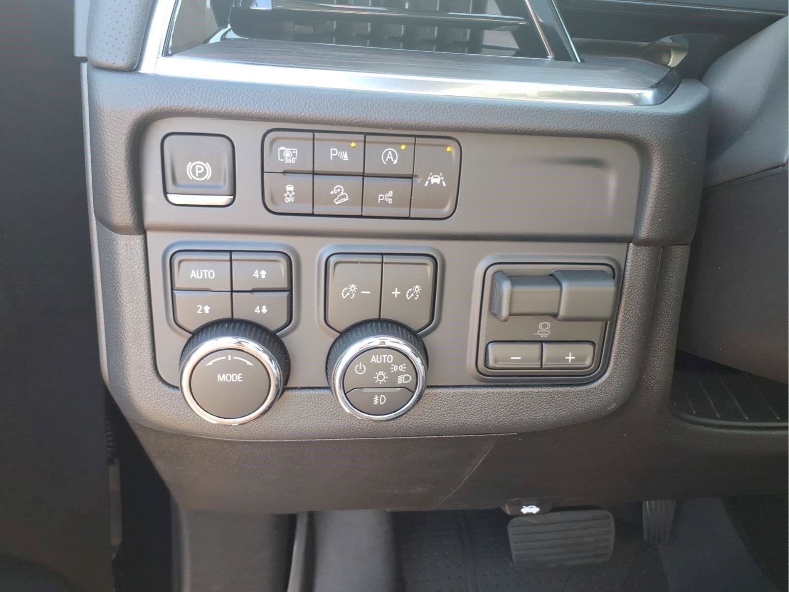 New 2026 Chevrolet Tahoe Premier w/ Sun And Tow Package AWD/4WD image 18