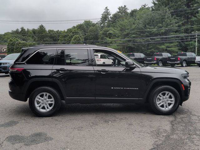 Certified 2024 Jeep Grand Cherokee Laredo RWD image 4