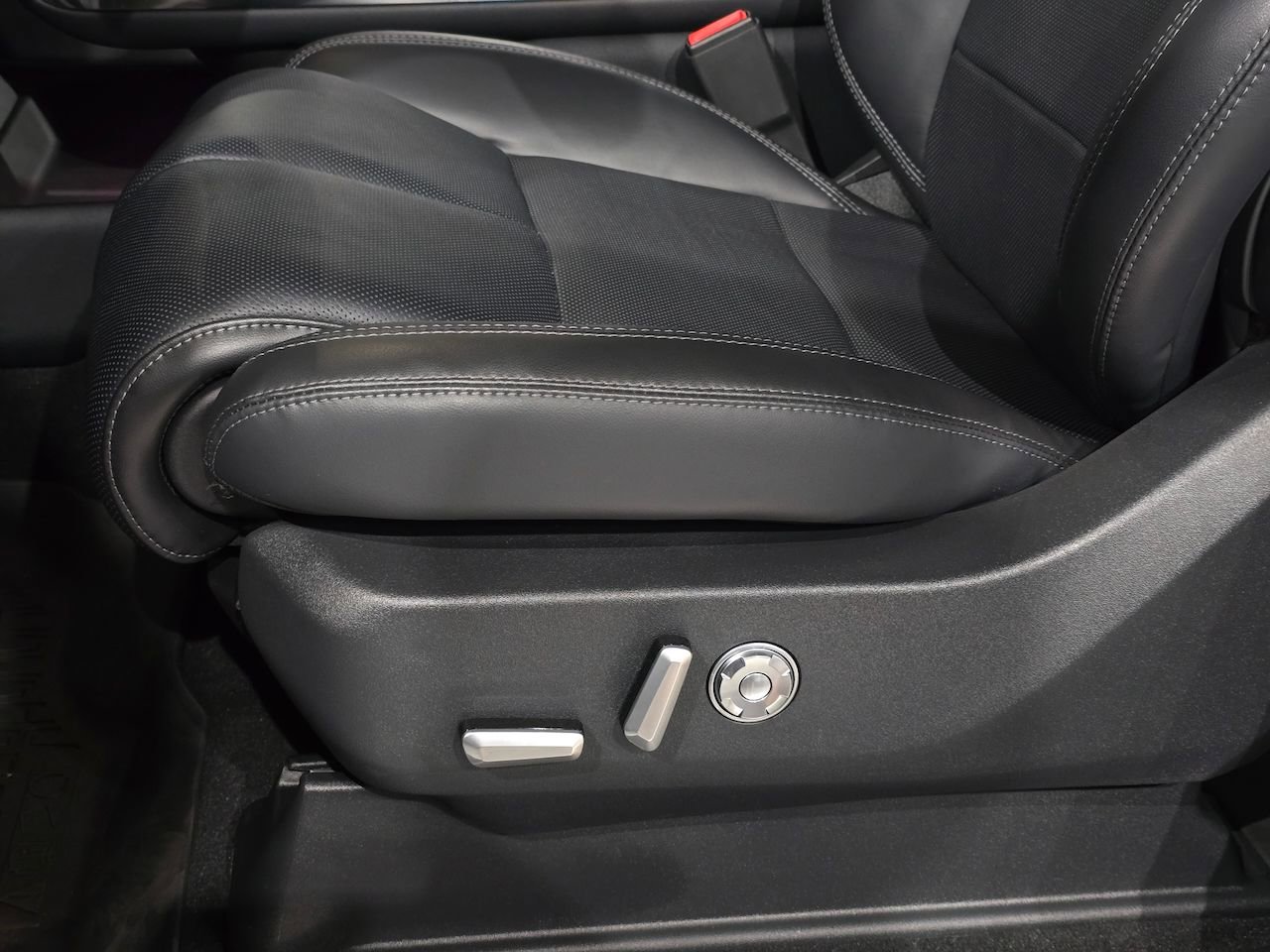 New 2025 Lincoln Navigator Reserve w/ Jet Appearance Package image 20