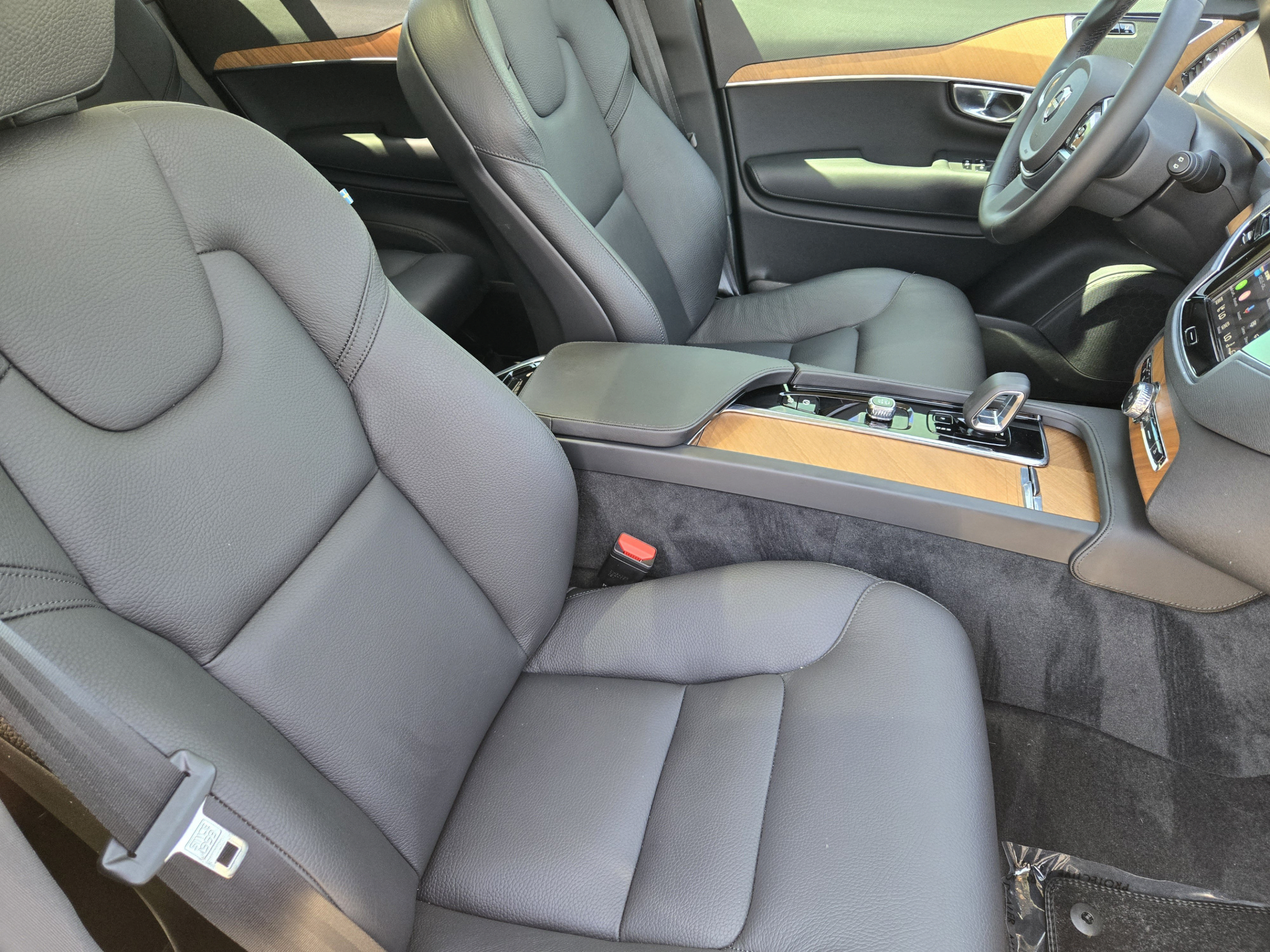 Used 2025 Volvo XC90 T8 Plus w/ Protection Package Premier AWD/4WD image 10