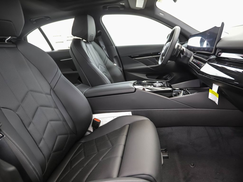 Used 2026 BMW 530i xDrive w/ Premium Package image 31