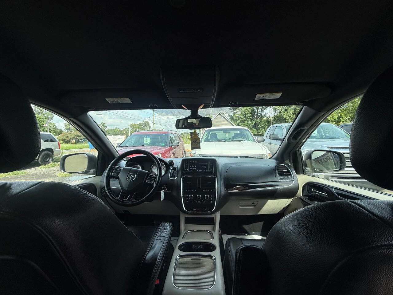 Used 2019 Dodge Grand Caravan SXT image 16