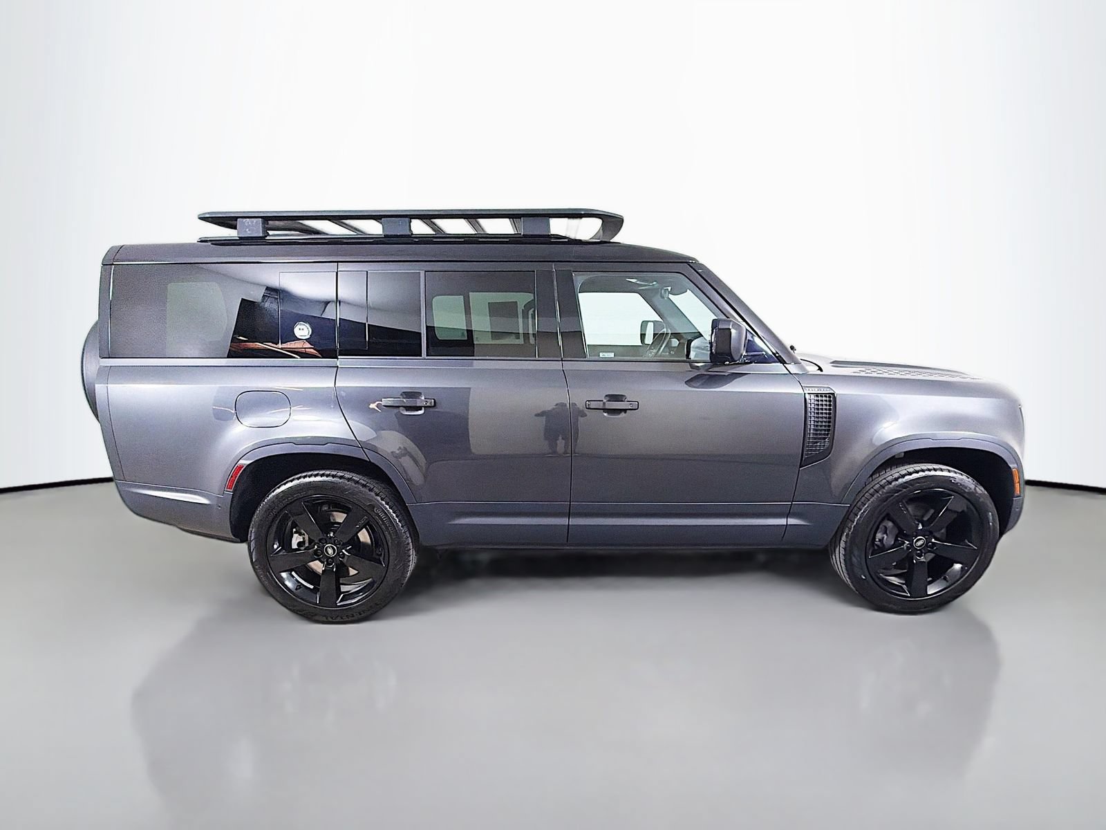 Certified 2023 Land Rover Defender 130 SE AWD/4WD image 6