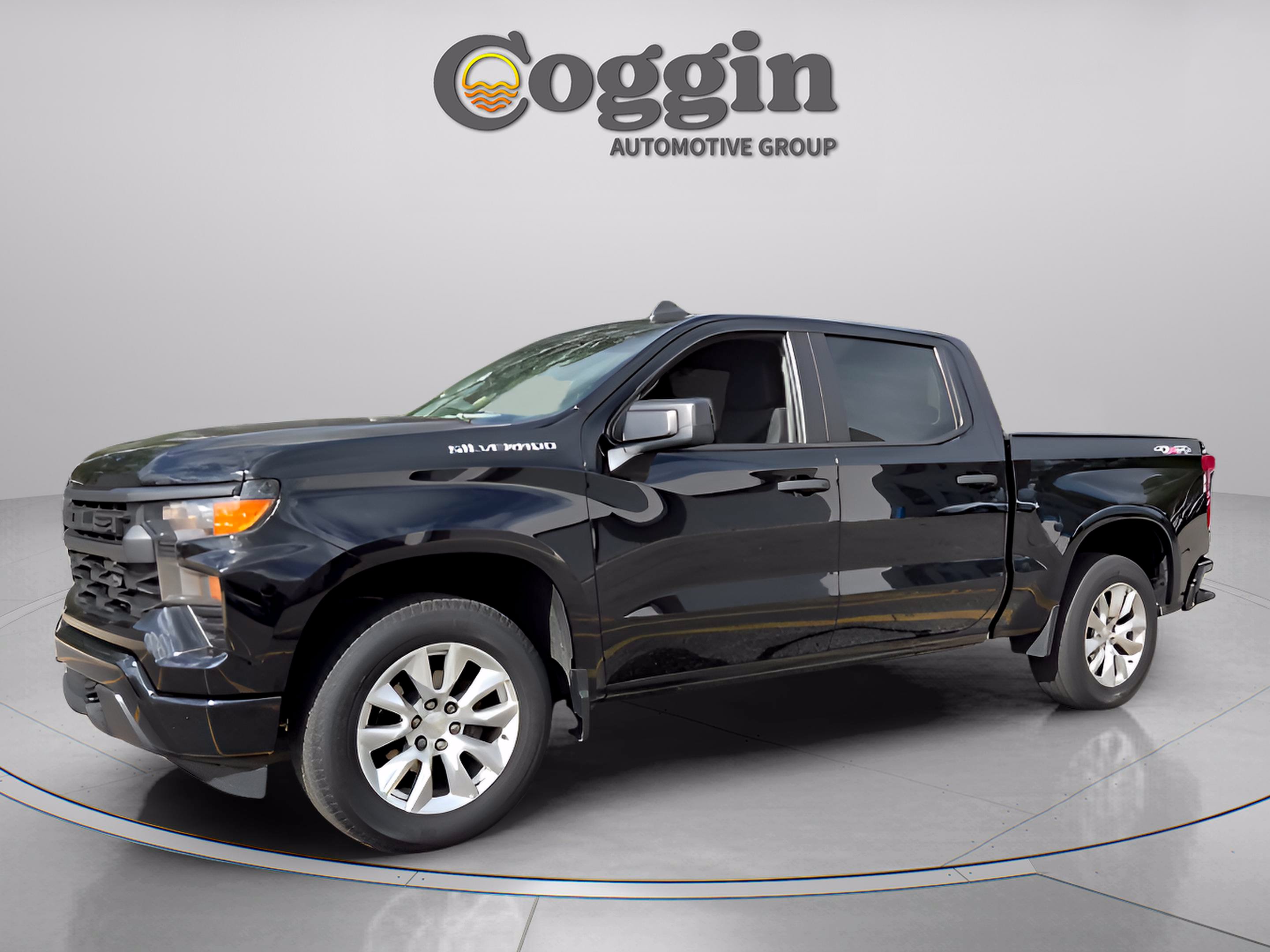 Used 2023 Chevrolet Silverado 1500 Custom AWD/4WD image 1