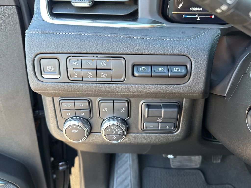 Used 2024 GMC Yukon Denali w/ Max Trailering Package image 28