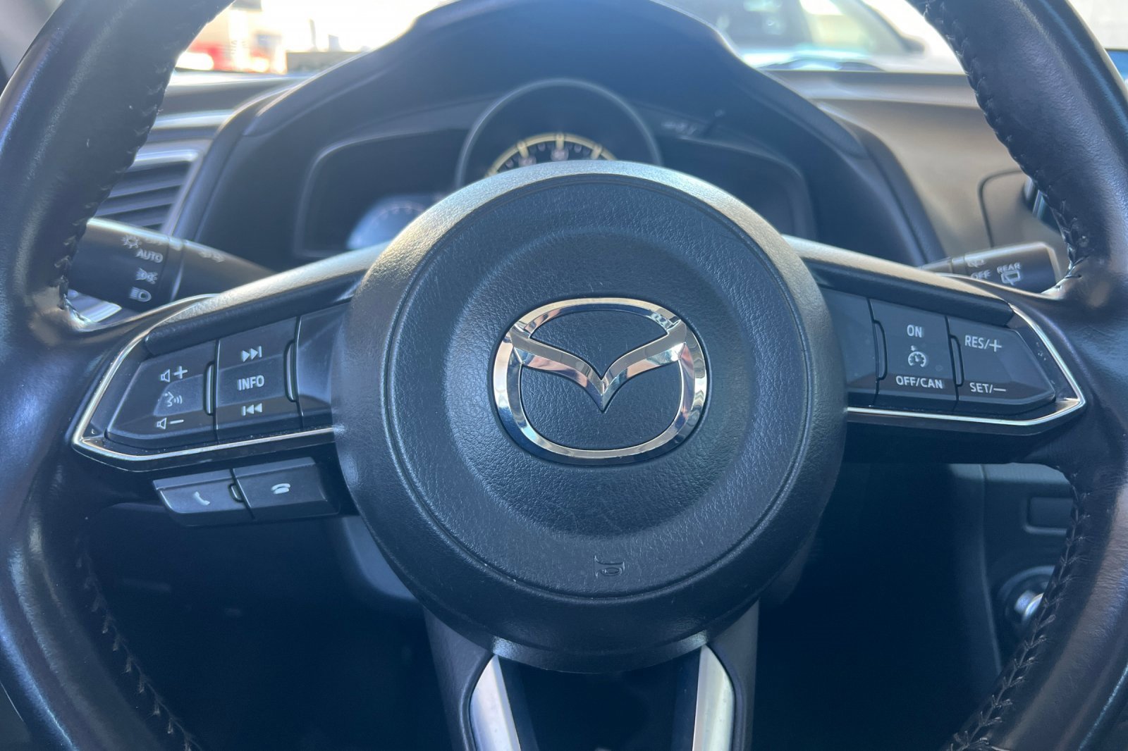 Used 2018 MAZDA MAZDA3 Touring image 23