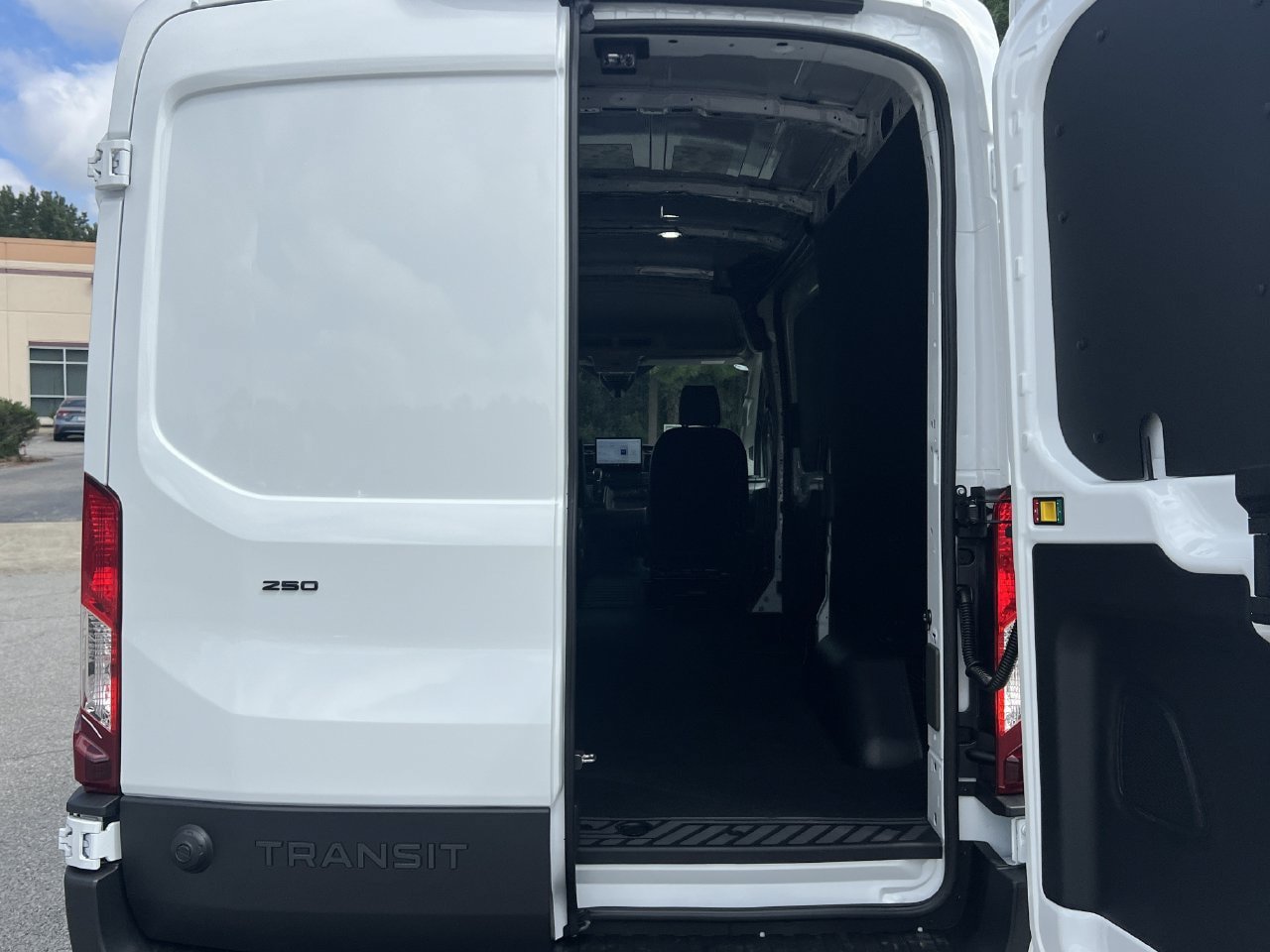 New 2027 Ford Transit 250 148 Medium Roof w/ Load Area Protection Package RWD image 16