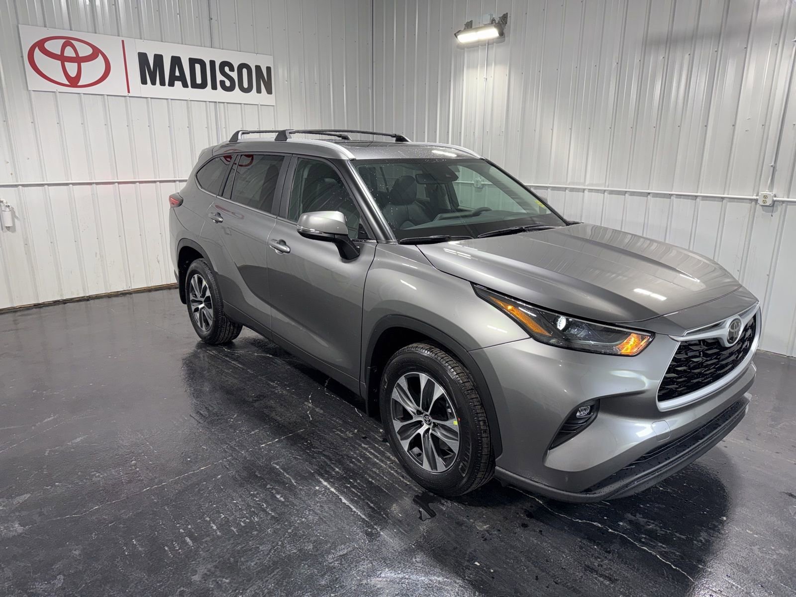 New 2026 Toyota Highlander XLE image 4