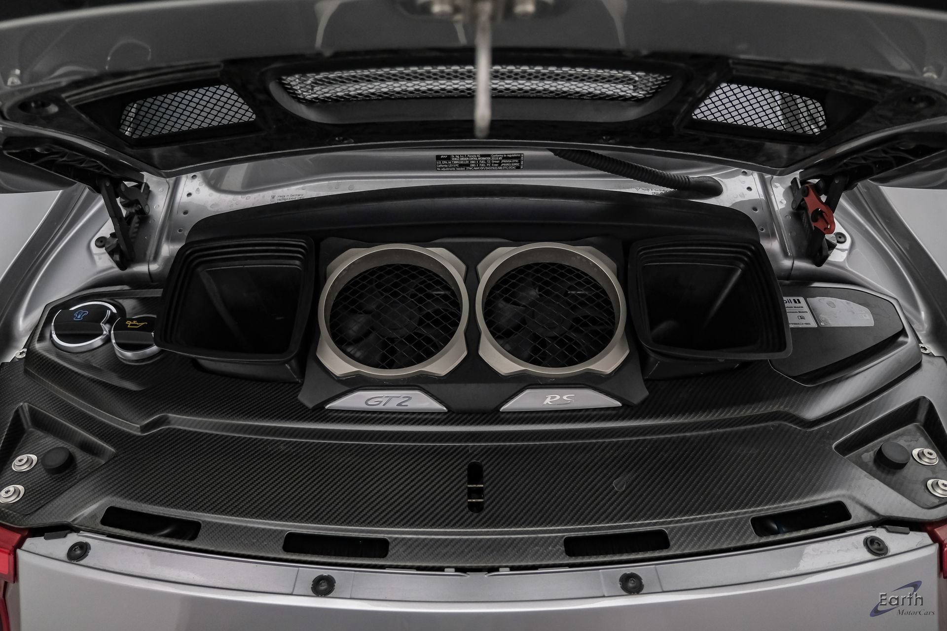 Used 2018 Porsche 911 GT2 RS RWD image 3
