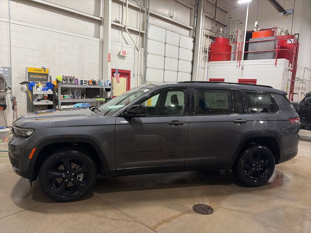 Certified 2024 Jeep Grand Cherokee L Altitude image 4