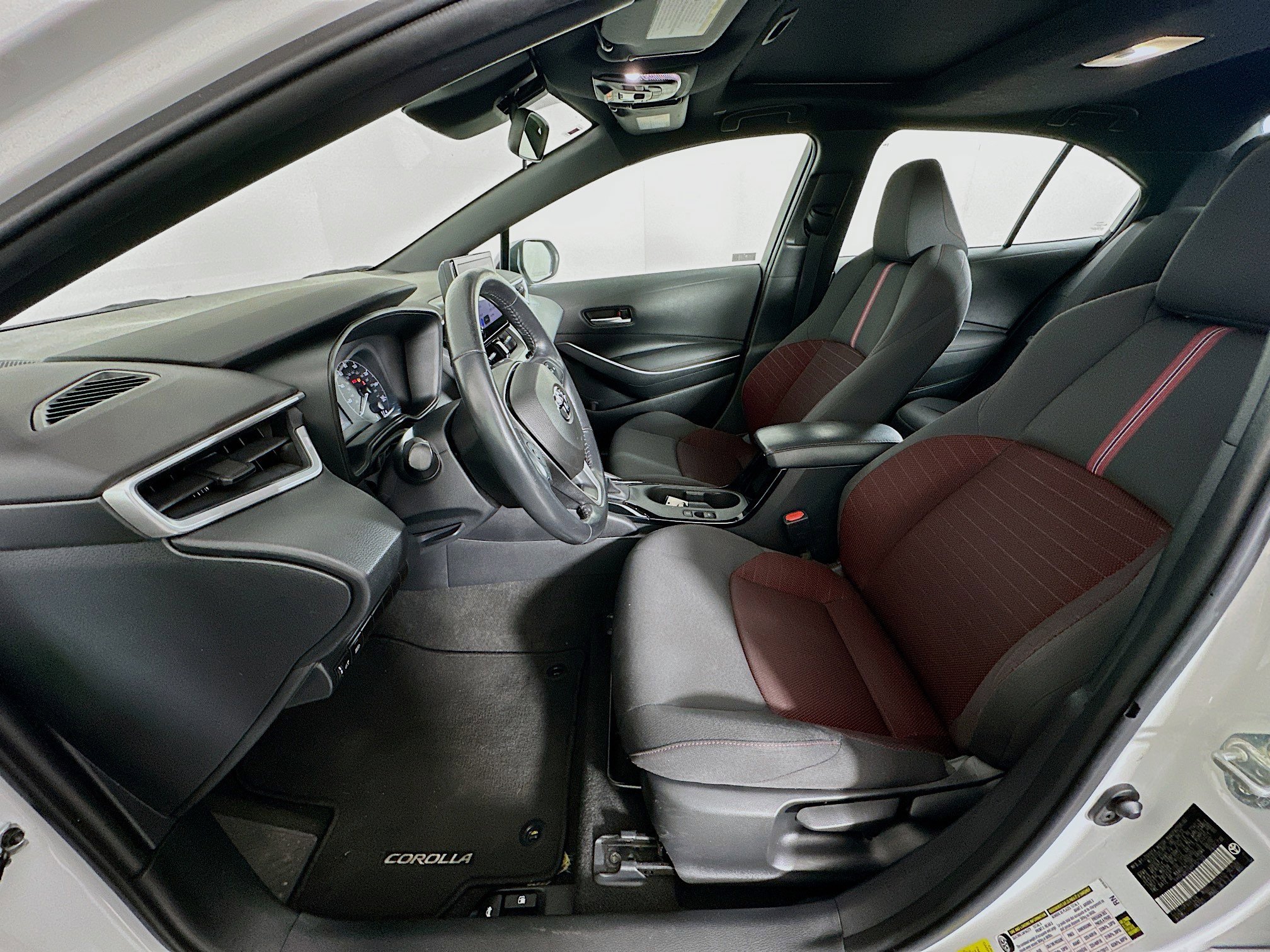 Used 2023 Toyota Corolla SE w/ SE Premium Package image 13