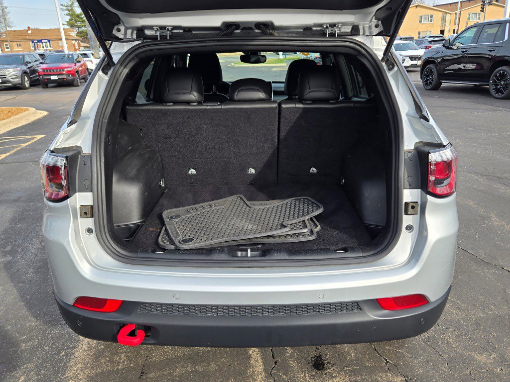 Used 2025 Jeep Compass Trailhawk image 14