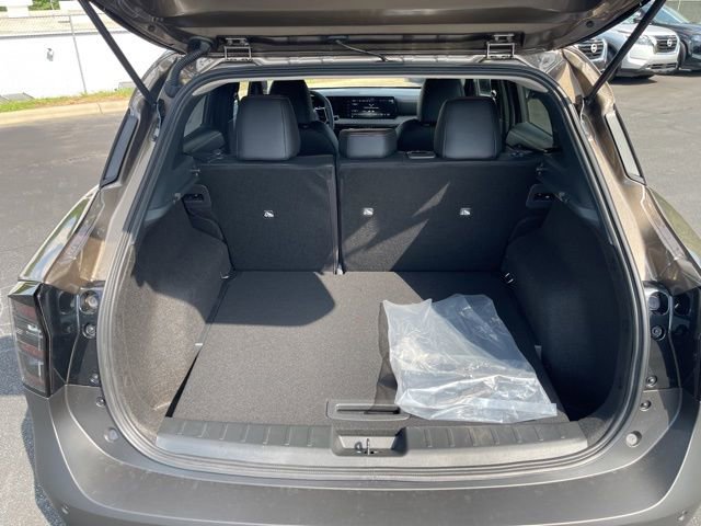 New 2025 Nissan Kicks SR image 11