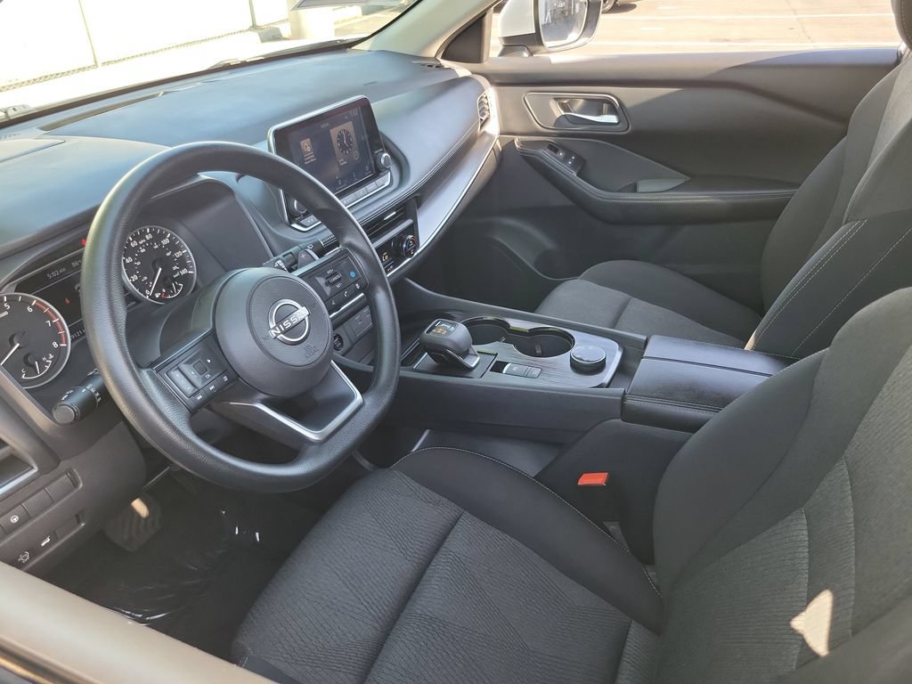 Used 2024 Nissan Rogue SV AWD/4WD image 3