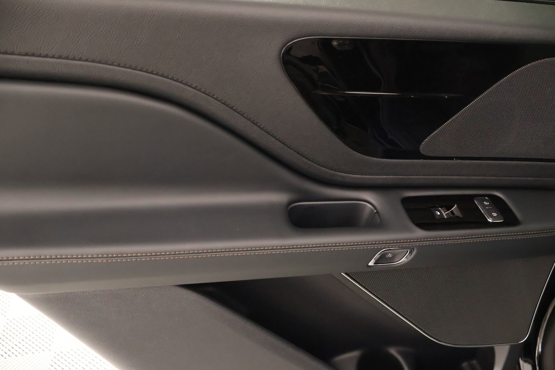 New 2026 Lincoln Aviator AWD image 18