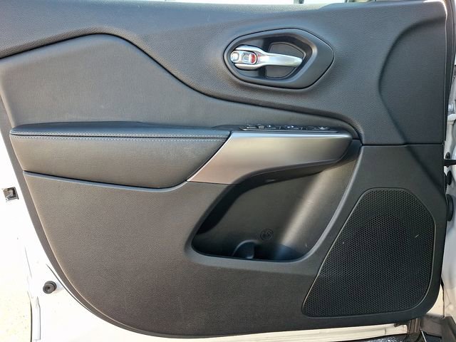 Used 2019 Jeep Cherokee Latitude Plus w/ Cold Weather Group AWD/4WD image 13