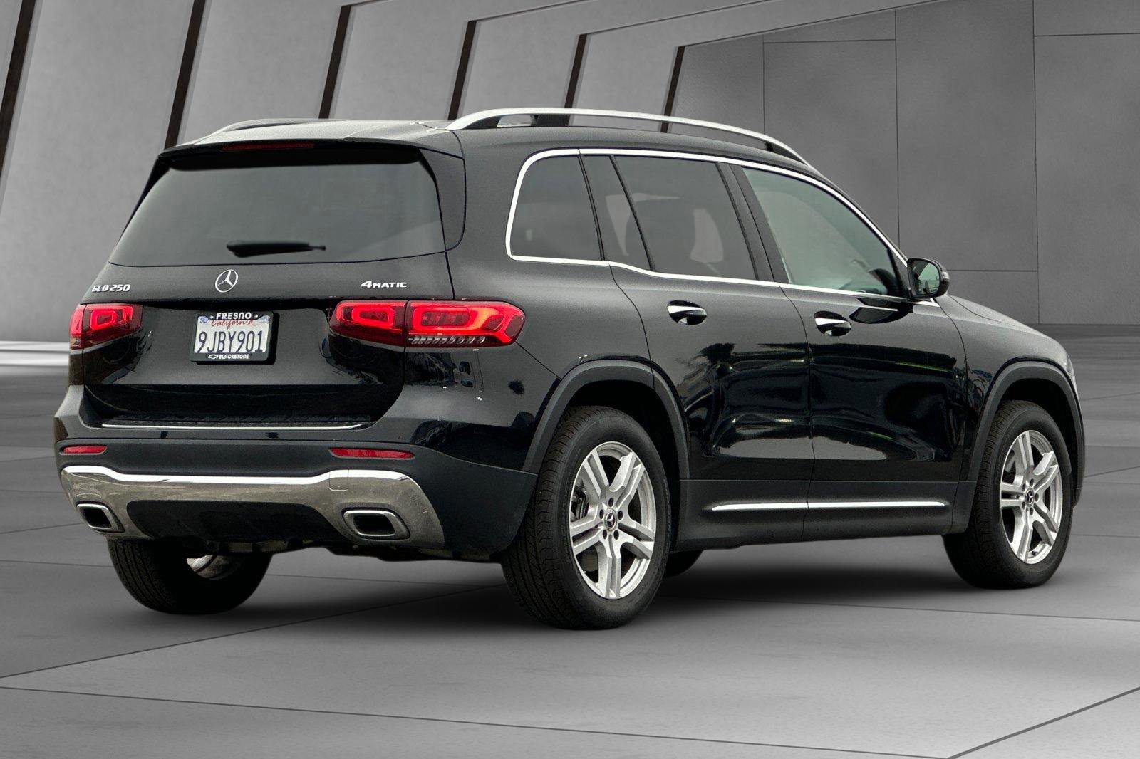 Used 2023 Mercedes-Benz GLB 250 4MATIC image 4