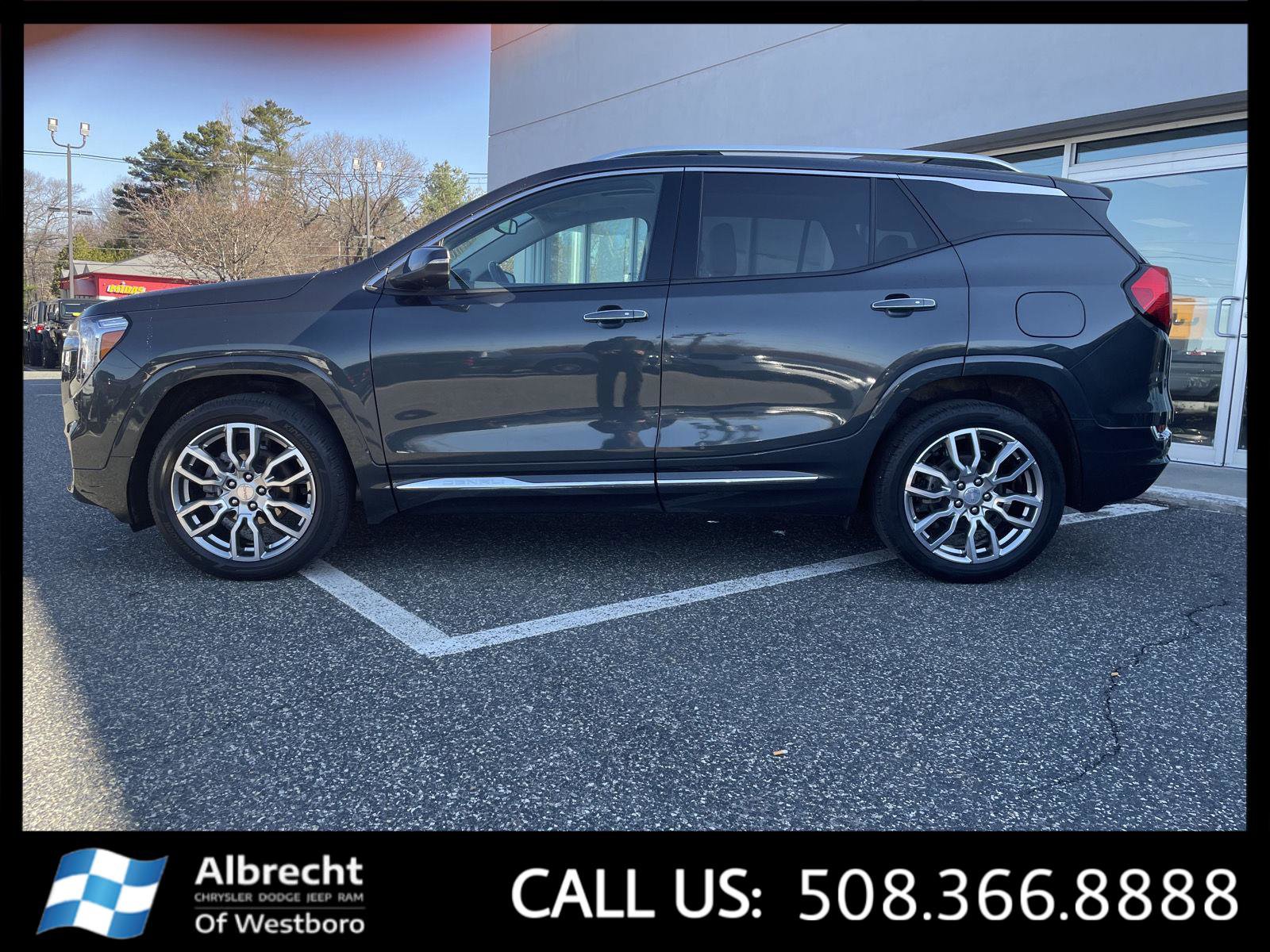 Used 2022 GMC Terrain Denali w/ Denali Premium Package image 2