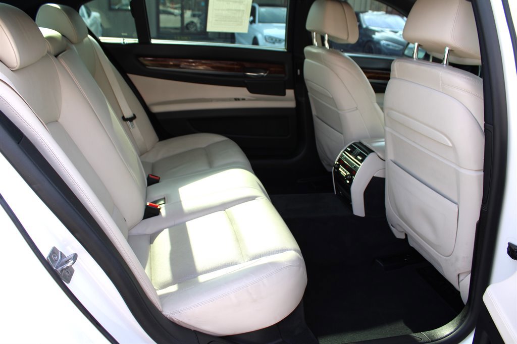 Used 2014 BMW 750Li RWD image 19