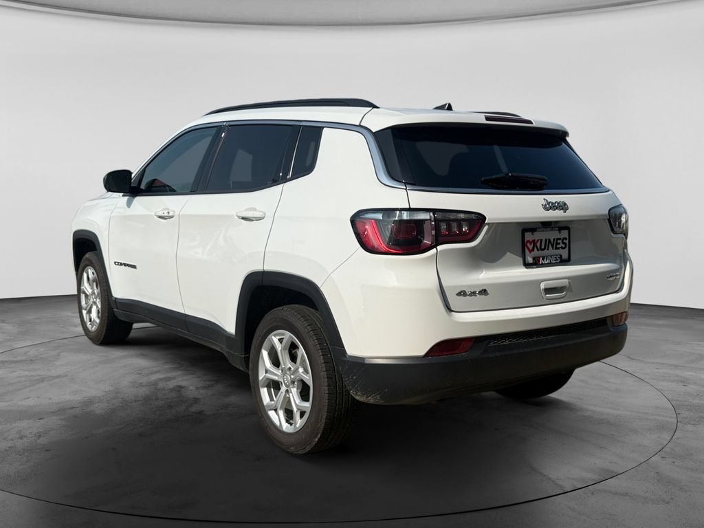 Used 2024 Jeep Compass Latitude AWD/4WD image 7
