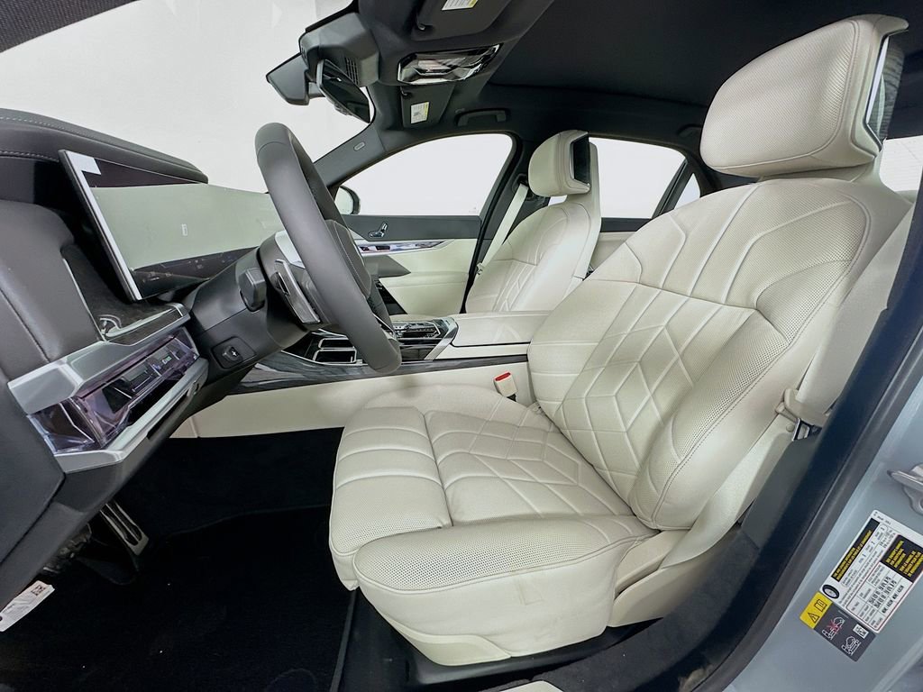 New 2026 BMW 750e xDrive image 16