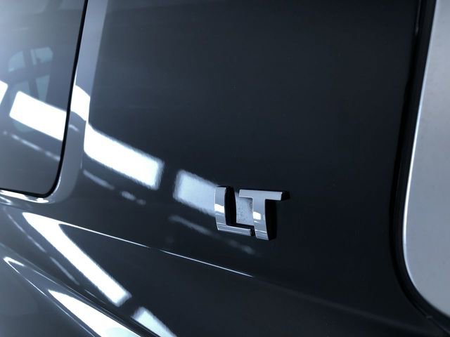 Used 2019 Chevrolet Suburban LT image 8