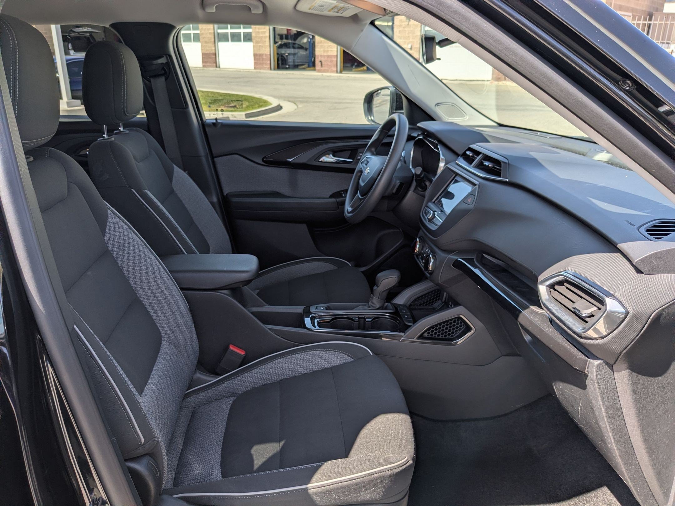 Used 2023 Chevrolet TrailBlazer LT FWD image 27