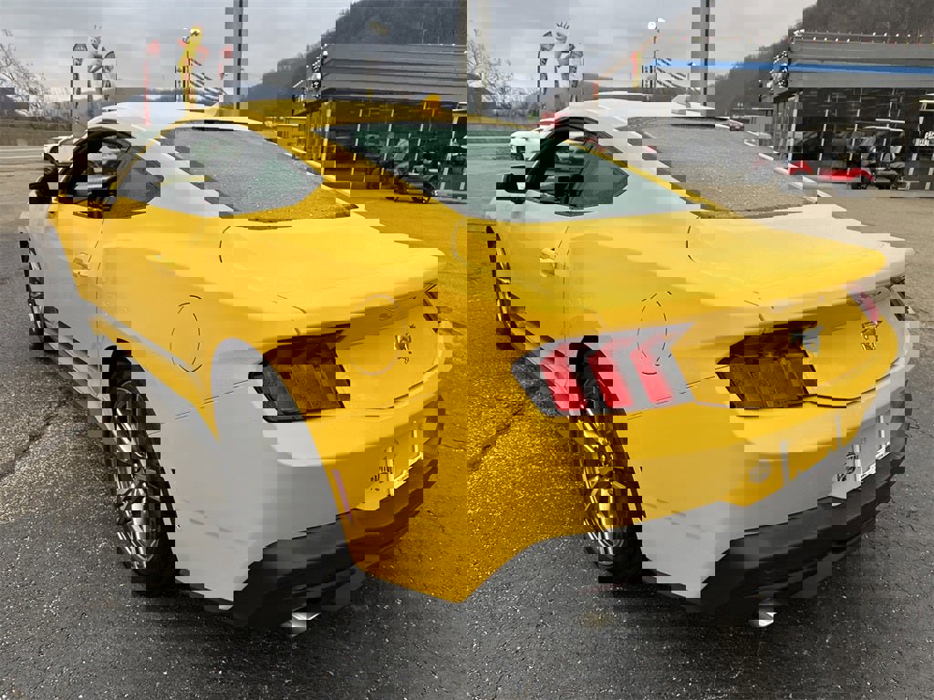 Used 2024 Ford Mustang EcoBoost image 6