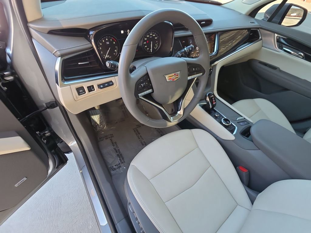Certified 2025 Cadillac XT6 Premium Luxury w/ Technology Package FWD image 10