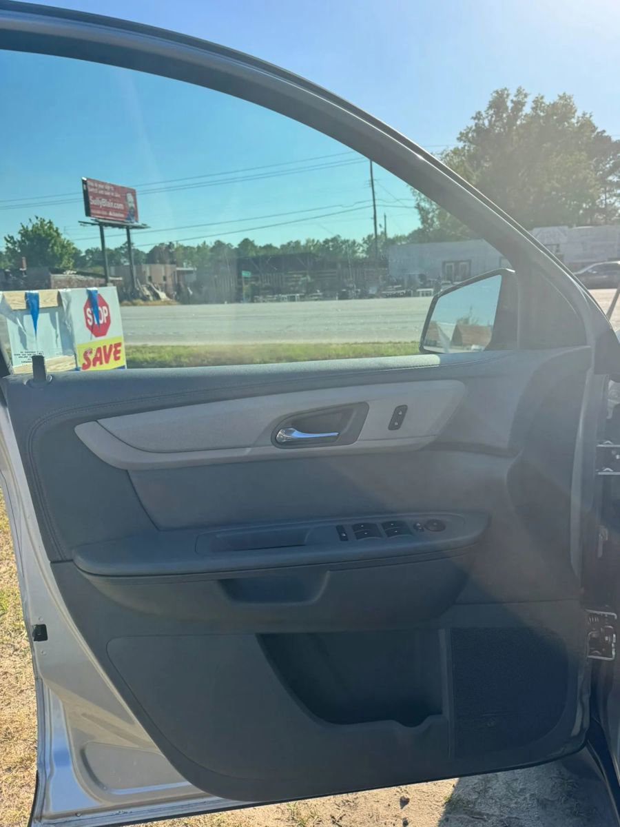 Used 2017 Chevrolet Traverse LS FWD image 12