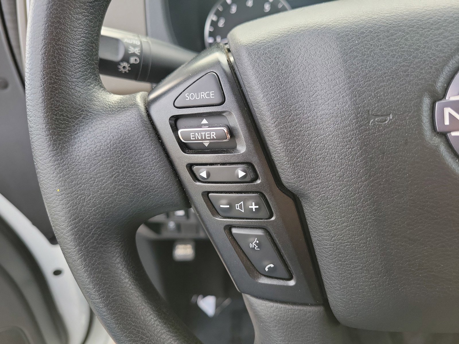 Used 2022 Nissan Frontier SV w/ Technology Package image 18