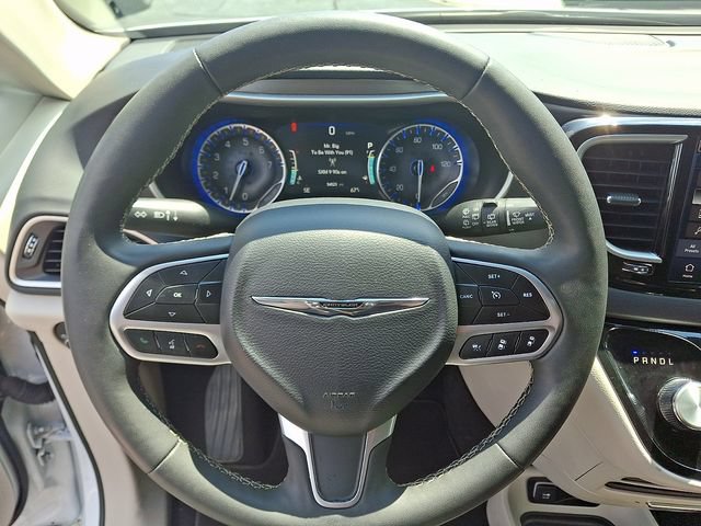 Used 2024 Chrysler Pacifica Touring-L FWD image 19