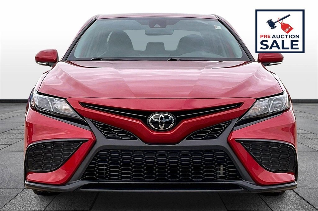 Used 2023 Toyota Camry SE image 3