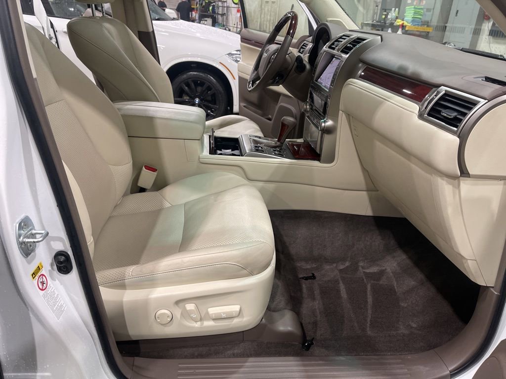 Used 2013 Lexus GX 460 Premium image 23