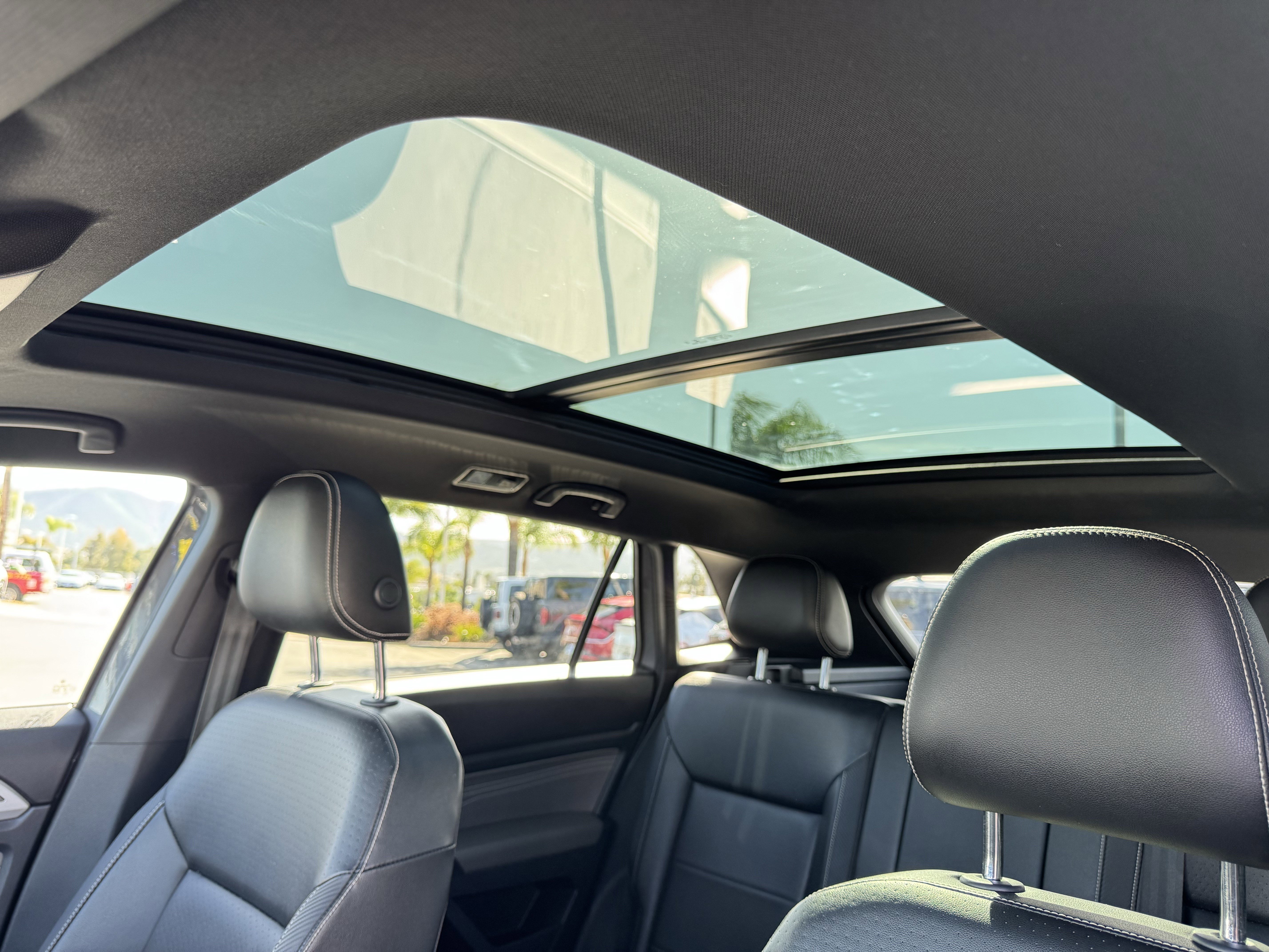Certified 2022 Volkswagen Atlas Cross Sport SE w/ Panoramic Sunroof Package FWD image 33