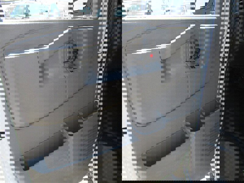 Used 2018 Chevrolet Express 2500 Extended image 15