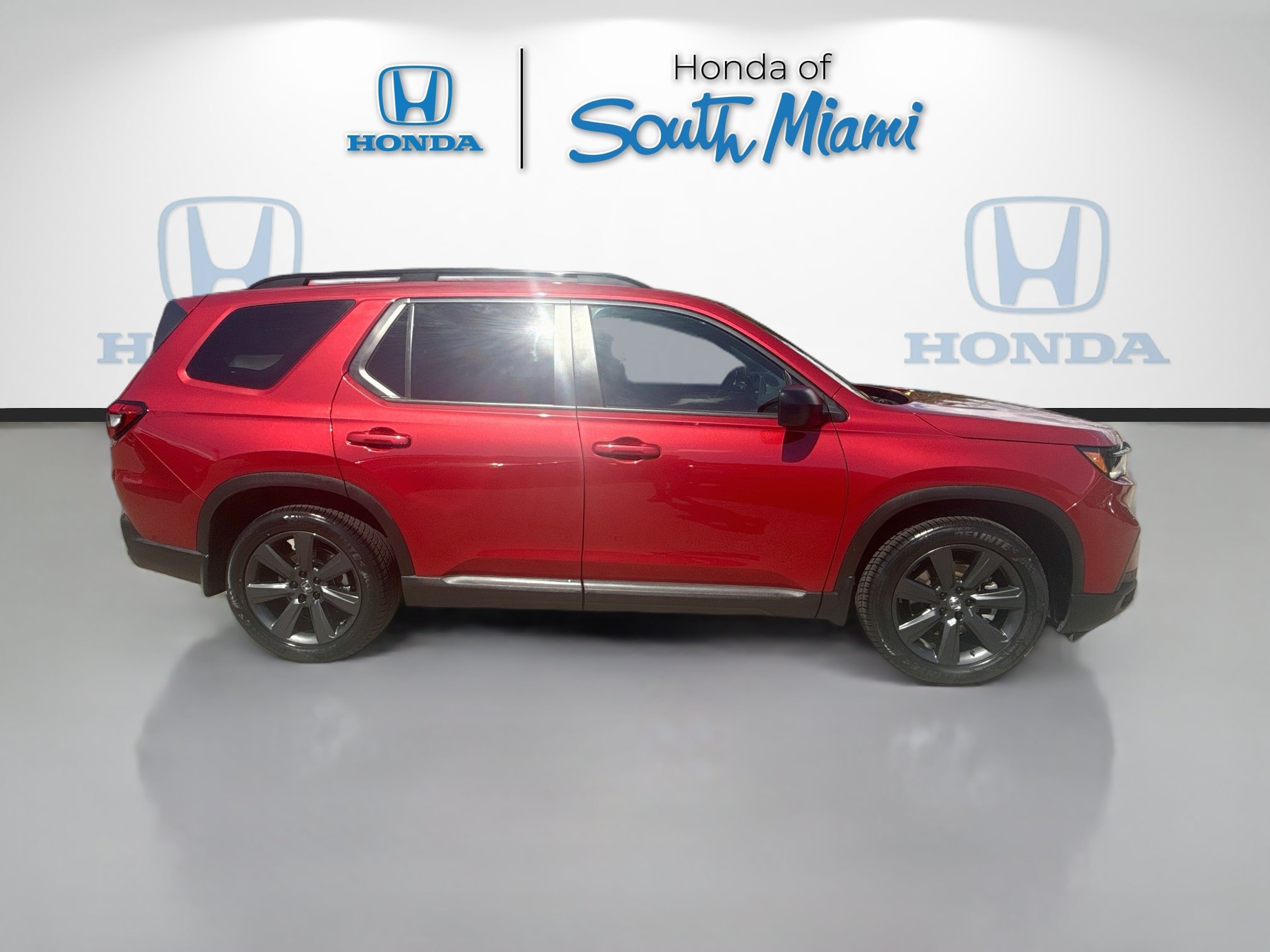 Used 2025 Honda Pilot Sport image 8