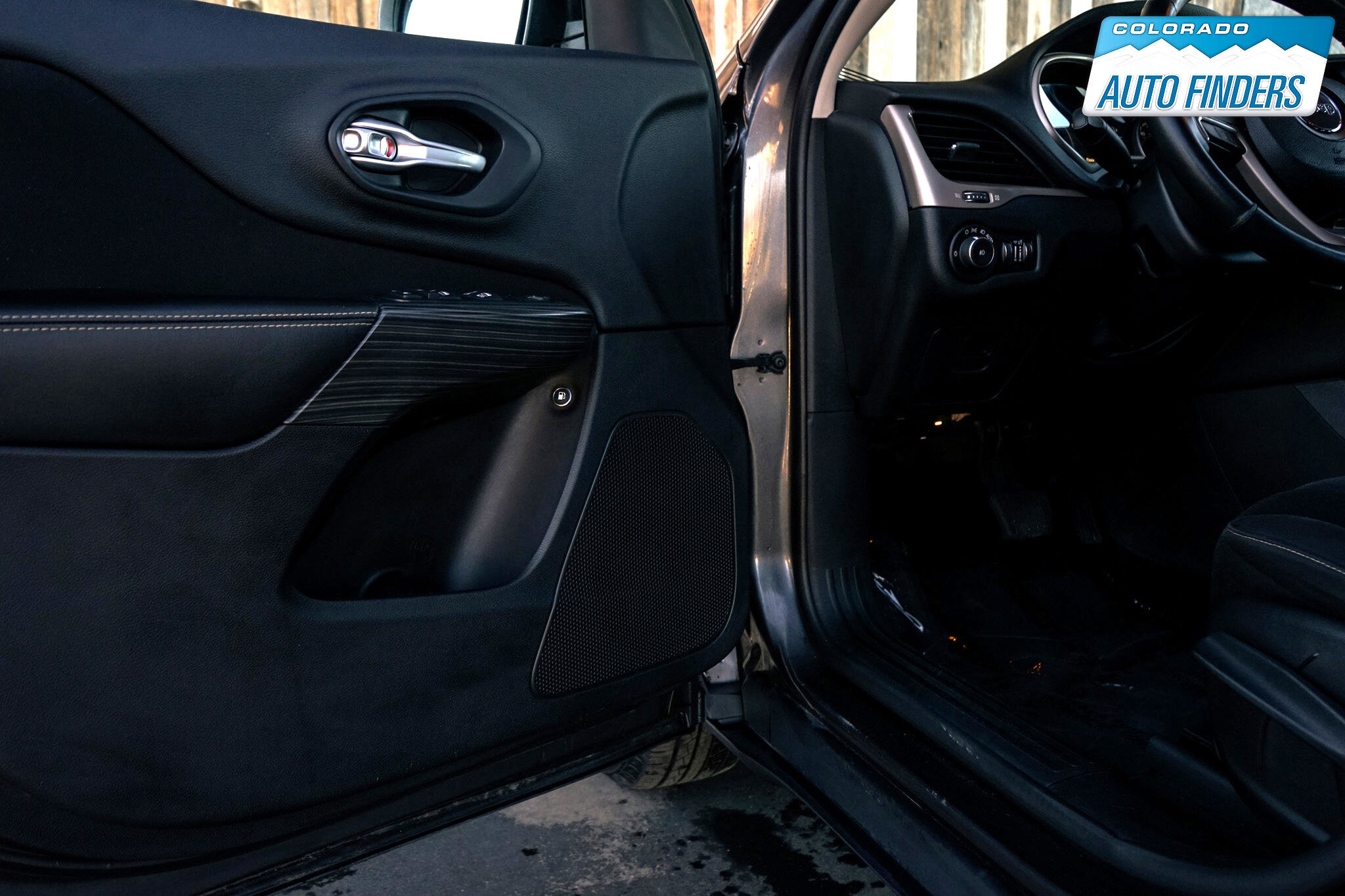 Used 2016 Jeep Cherokee Latitude w/ Cold Weather Group image 10