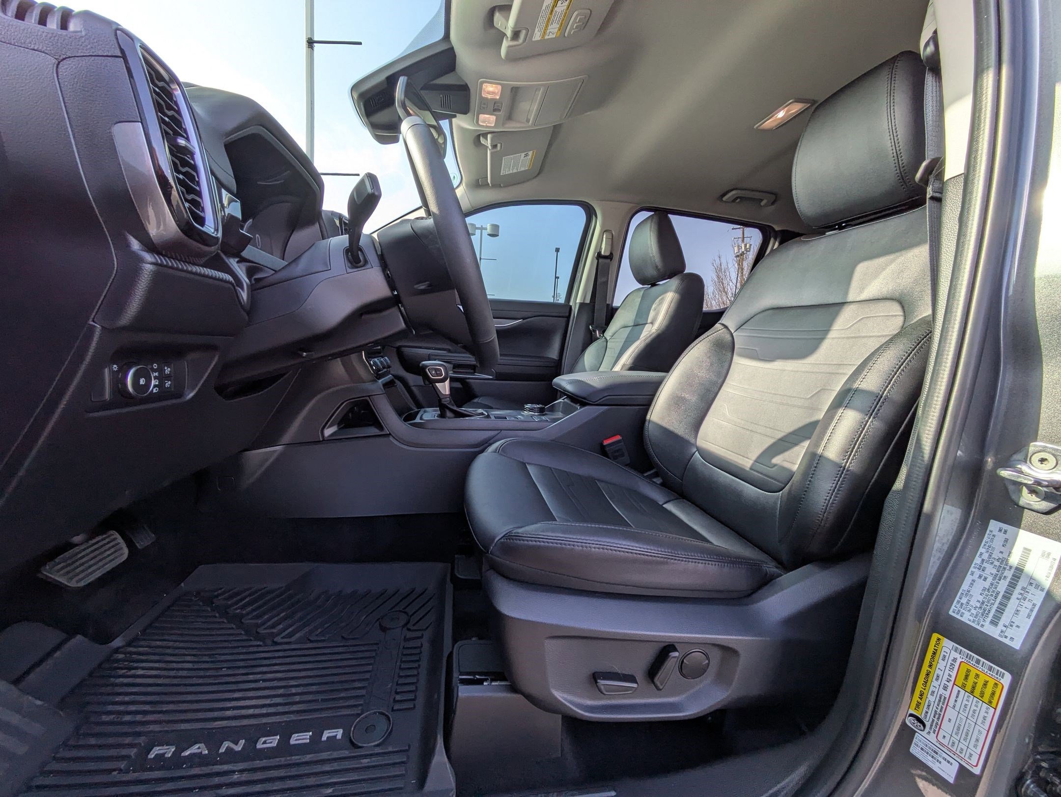 Used 2025 Ford Ranger Lariat w/ FX4 Off-Road Package image 28