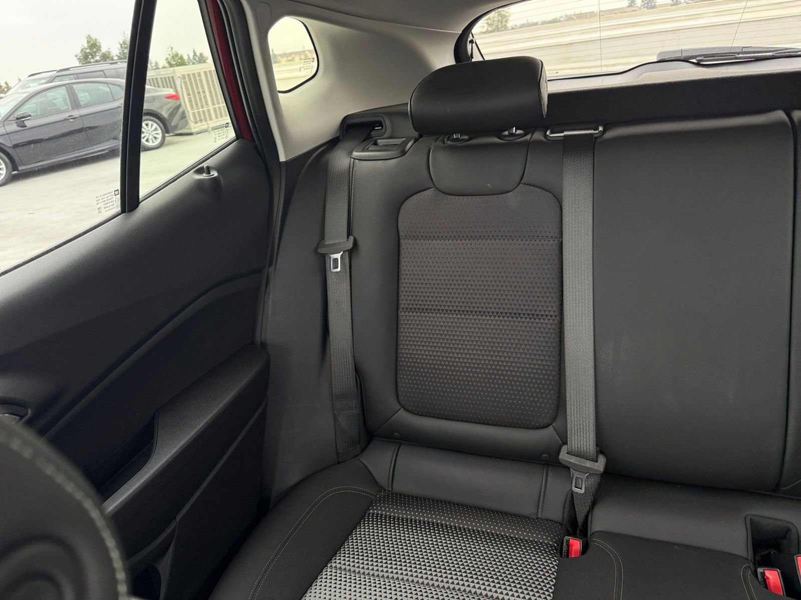 Used 2025 Chevrolet Trax LT w/ LT Convenience Package image 39