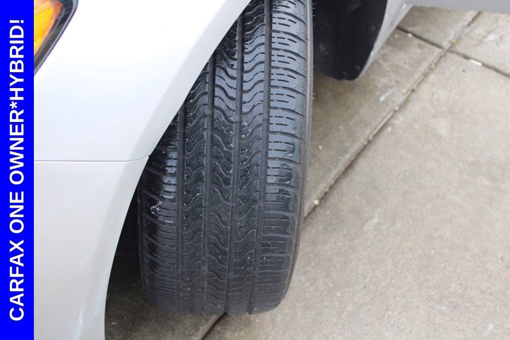 Used 2019 Ford Fusion SE FWD image 12