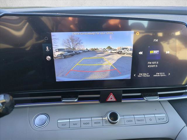 Used 2025 Hyundai Elantra Limited image 12