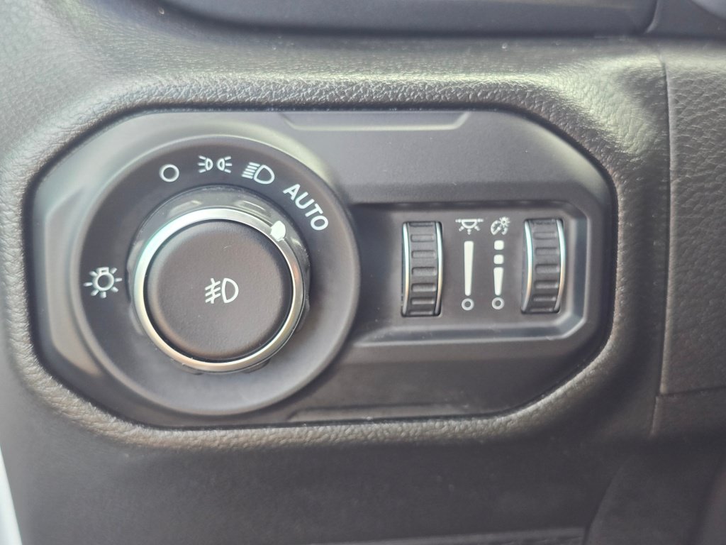 Used 2022 Jeep Wrangler Unlimited Sahara AWD/4WD image 40