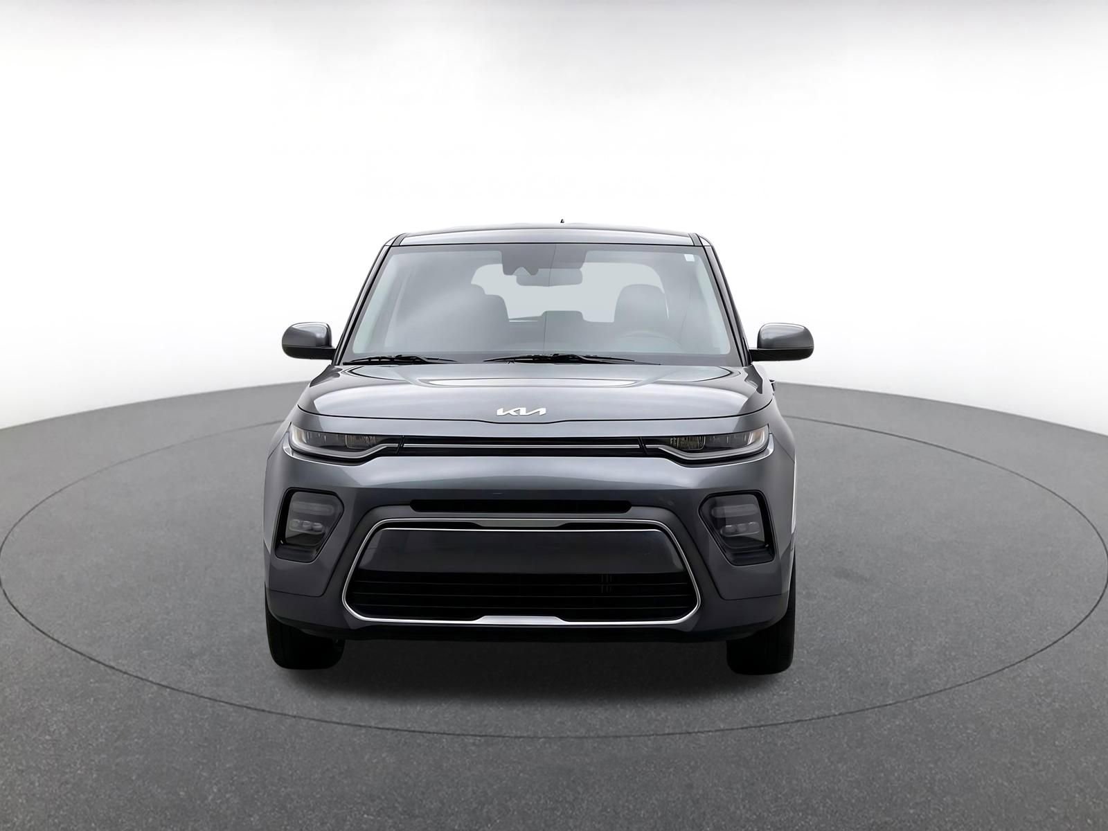 Used 2025 Kia Soul LX w/ LX Technology Package FWD image 2