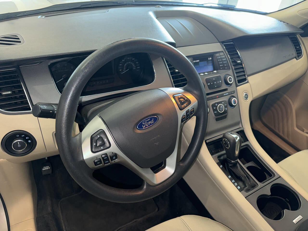 Used 2017 Ford Taurus SE image 24