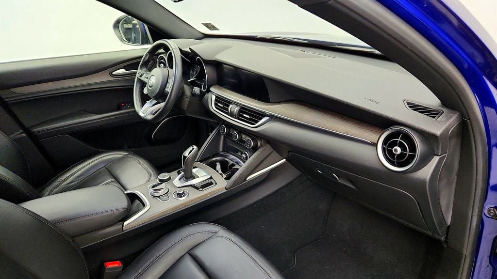 Used 2022 Alfa Romeo Stelvio Ti AWD/4WD image 26