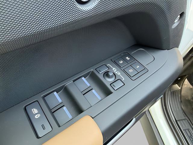 New 2026 Land Rover Defender 110 X-Dynamic SE AWD/4WD image 14